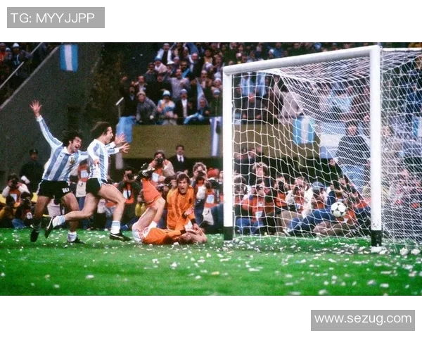 04年意大利与美国足球对决回顾：激情四溢的世界杯赛场瞬间